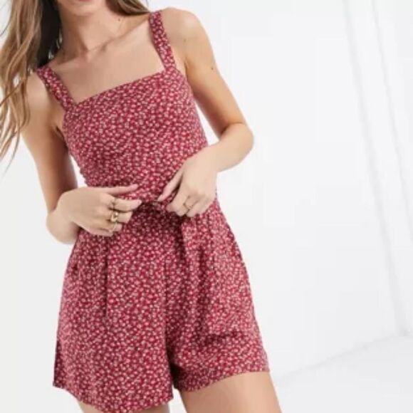 ❤️Last Chance Hollister red sleeveless floral print romper size S - Picture 1 of 10